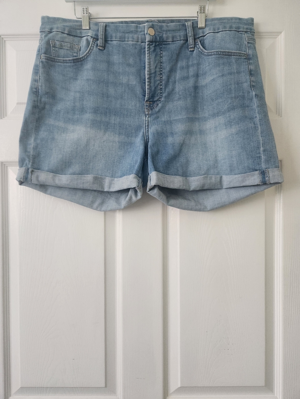 Jen7 Light Blue Denim Roll-Cuff Women's Shorts - 16